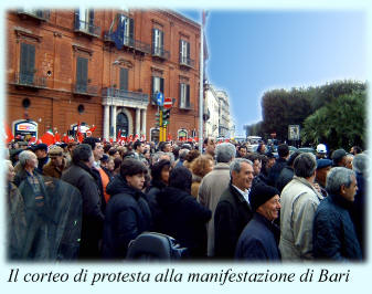 La protesta a Bari contro il Piano ospedaliero