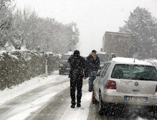 La provinciale Ceglie-Ostuni bloccata dalla neve